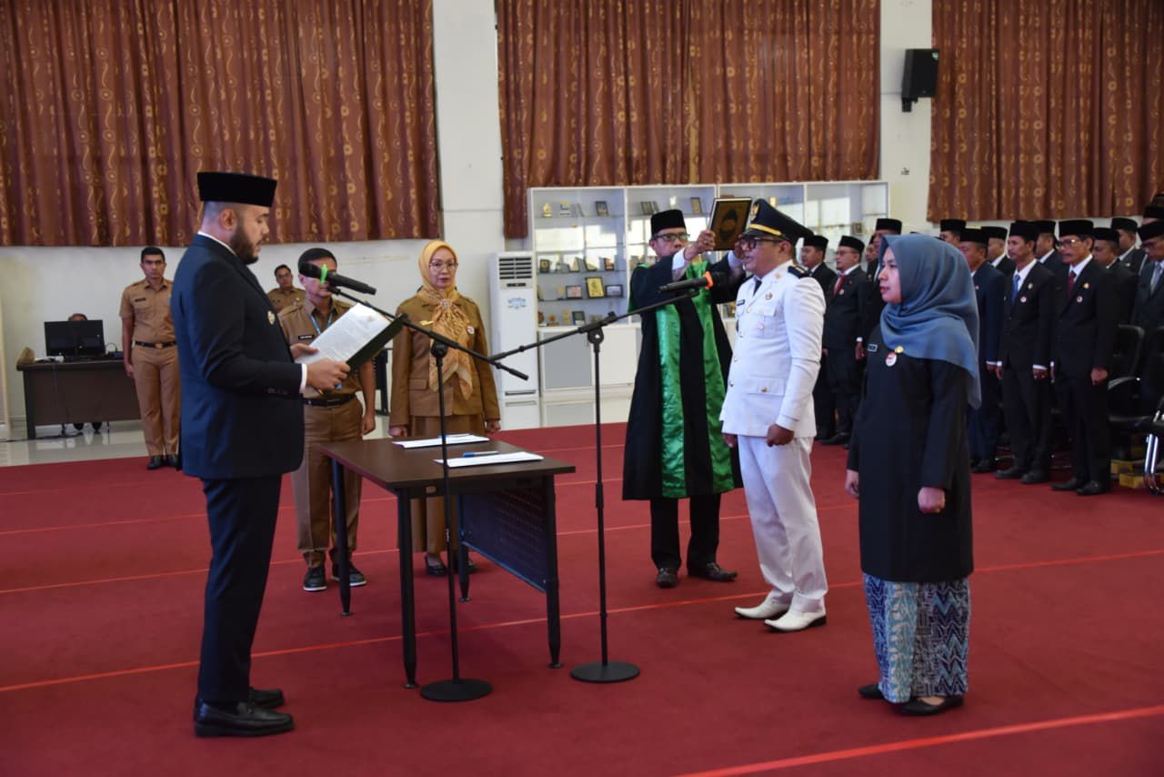 walikota-padang-lantik-122-pejabat-administrator-dan-pengawas