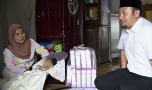 kisah-mengharukan-di-sawahan-saat-rahmat-saleh-kunjungi-anak-penderita-jantung-bocor