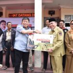 dorong-swasembada-pangan,-kelompok-tani-kota-padang-diberikan-bantuan-alsintan