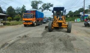 ruas-jalan-lintas-sumatera-km-3-pulau-punjung-dharmasraya-diperbaiki
