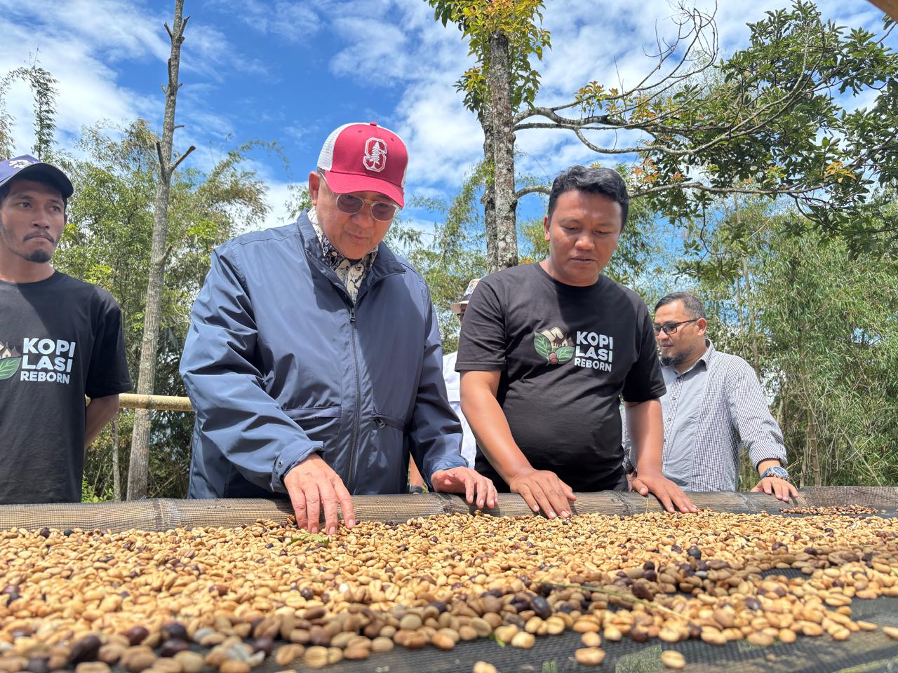 senator-irman-gusman-puji-cita-rasa-kopi-lasi,-simbol-kebangkitan-ekonomi-nagari
