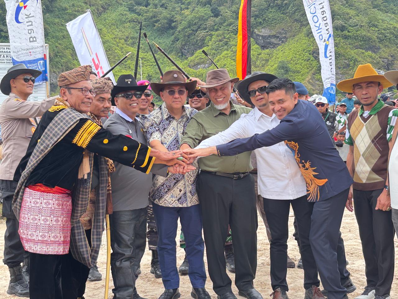 pacu-kuda-gubernur-cup-padang-panjang-hidupkan-tradisi-dan-ekonomi-rakyat