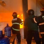 tiga-petak-toko-di-blok-a-pasar-raya-padang-terbakar