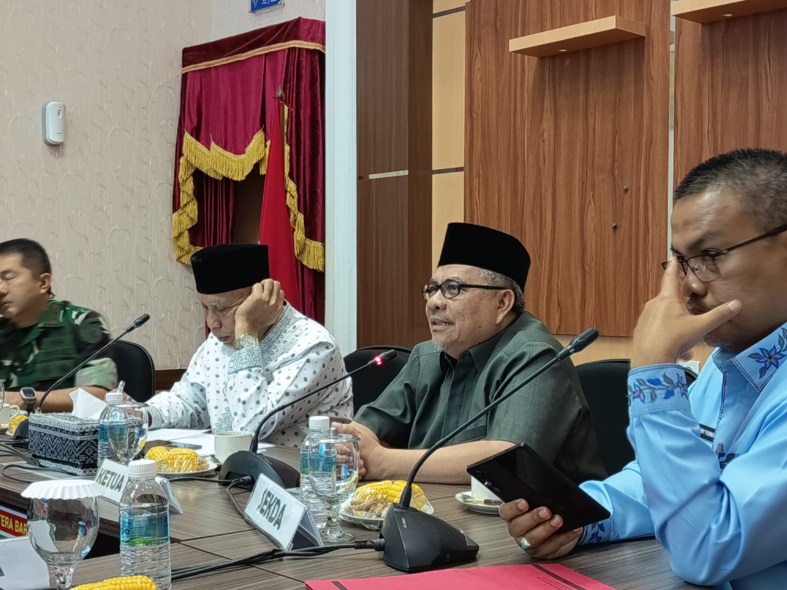 ketua-dprd-sumbar-muhidi-sampaikan-isu-tka-ilegal-dan-geotermal-tandikek-singgalang-dalam-rapat-forkopimda