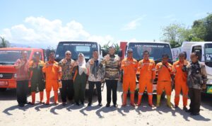 walikota-fadly-amran-serahkan-armada-baru-kepada-dlh-kota-padang walikota-fadly-amran-serahkan-armada-baru-kepada-dlh-kota-padang