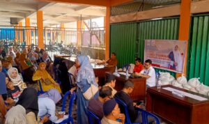 nevi-zuairina:-salurkan-bantuan-untuk-pedagang-korban-kebakaran-pasar-payakumbuh-lewat-lembaga-sosial-kemanusiaan