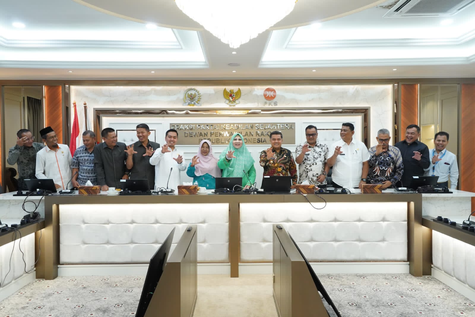 hj.-nevi-zuairina-dorong-percepatan-pembangunan-daerah-bersama-pemerintah-kabupaten-agama