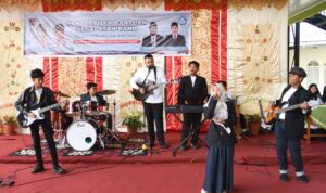 walikota-padang-serahkan-satu-set-alat-band-kepada-tujuh-smpn-di-kota-padang walikota-padang-serahkan-satu-set-alat-band-kepada-tujuh-smpn-di-kota-padang