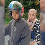 buah-sawit-berjatuhan-dari-truk,-aspal-kelok-44-jadi-perangkap-bagi-pengendara-motor