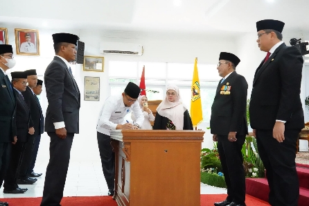 bupati-tanah-datar-lantik-8-jabatan-pimpinan-tinggi-pratama