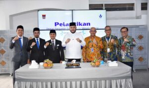 tiga-dewan-pengawas-perumda-am-padang-resmi-dilantik,-wako-fadly-amran-tekankan-profesionalitas