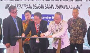 dukung-kelancaran-barang-dan-logistik,-ketua-apbmi-sumbar-hm-tauhid-teken-mou-dengan-pelindo-regional-2-teluk-bayur
