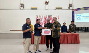 dukung-raimuna-daerah-vii-kwarda-sumbar-2025,-pt-semen-padang-serahkan-100-zak-semen-ke-kwarcab-pramuka-padang