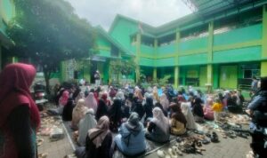 menyiapkan-generasi-emas-dari-sekolah-dasar:-min-3-banjarmasin-gerakkan-program-makan-bergizi-gratis menyiapkan-generasi-emas-dari-sekolah-dasar:-min-3-banjarmasin-gerakkan-program-makan-bergizi-gratis