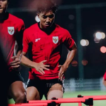 inovasi-di-piala-dunia-u-17-2025,-timnas-indonesia-u-17-cicipi-teknologi-baru-‘kartu-var’