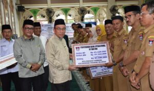 penyaluran-dana-operasional-tuntas,-wawako-maigus-nasir-minta-lurah-undang-rt/rw-untuk-penguatan-smart-surau penyaluran-dana-operasional-tuntas,-wawako-maigus-nasir-minta-lurah-undang-rt/rw-untuk-penguatan-smart-surau