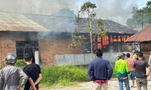 rumah-alimzen-di-koto-hilalang-ampek-angkek-hangus-terbakar