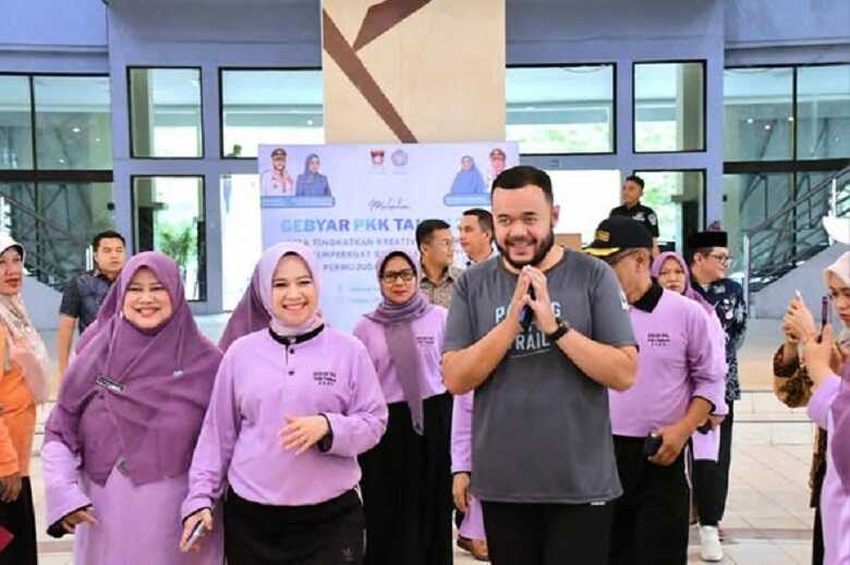 tingkatkan-silaturahmi-dan-kreativitas,-walikota-padang-buka-gebyar-kader-pkk-2025