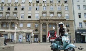 andy-leano,-keliling-eropah-dengan-vespa andy-leano,-keliling-eropah-dengan-vespa