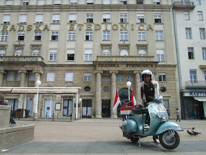 andy-leano,-keliling-eropah-dengan-vespa