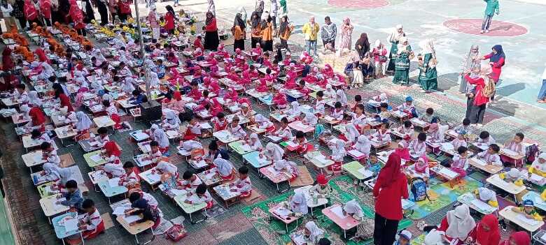 300-murid-tk/paud-tilatang-kamang-ikuti-lomba-mewarnai