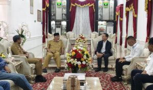 antrean-panjang-di-spbu,-pemprov-sumbar-dan-pertamina-percepat-penyaluran-bbm antrean-panjang-di-spbu,-pemprov-sumbar-dan-pertamina-percepat-penyaluran-bbm