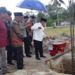 pembangunan-kantor-walinagari-magek-dimulai,-bupati-agam-letakkan-batu-pertama 