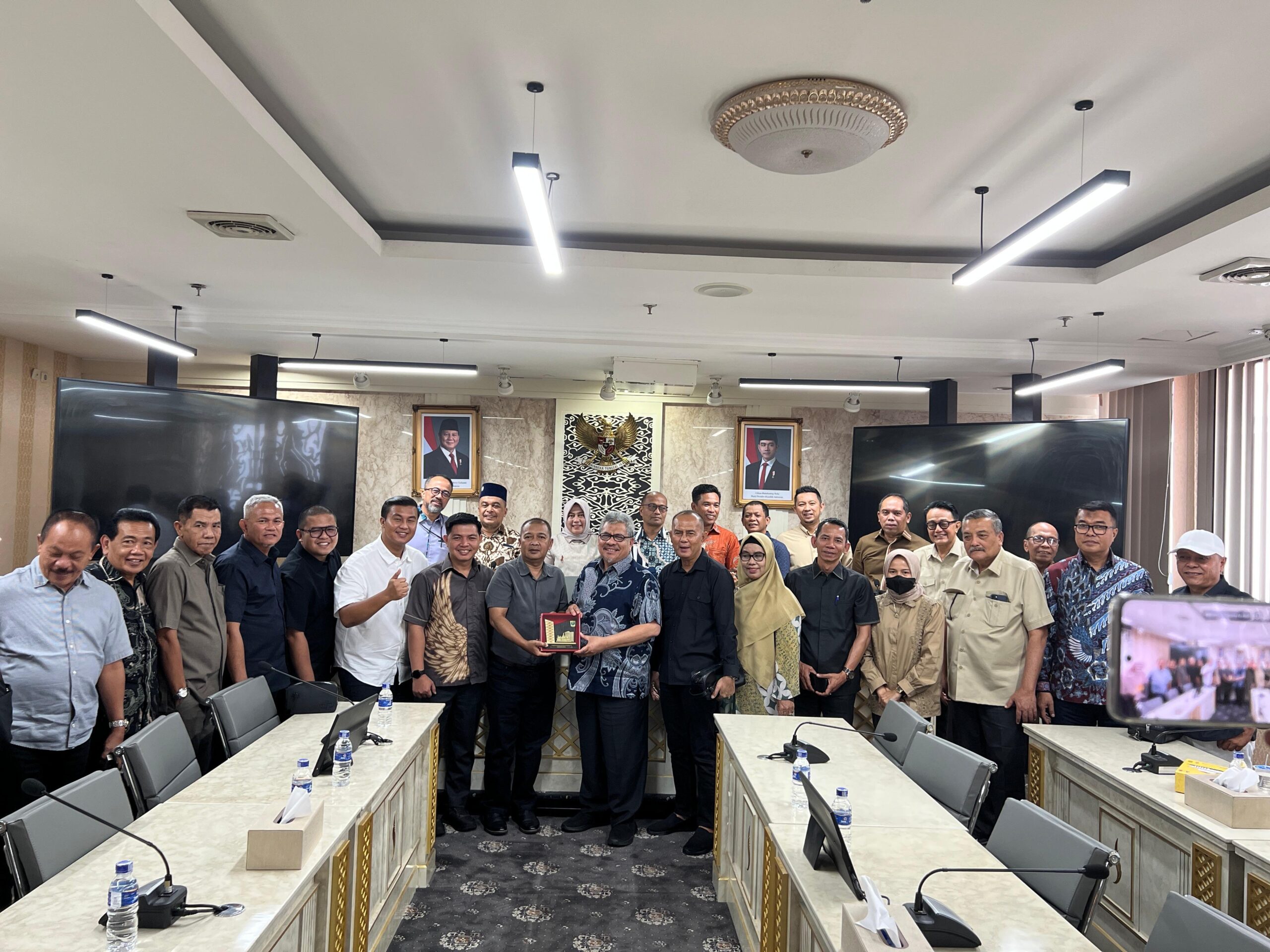 banmus-dprd-sumbar-pelajari-penguatan-fungsi-dan-efisiensi-kinerja-dewan