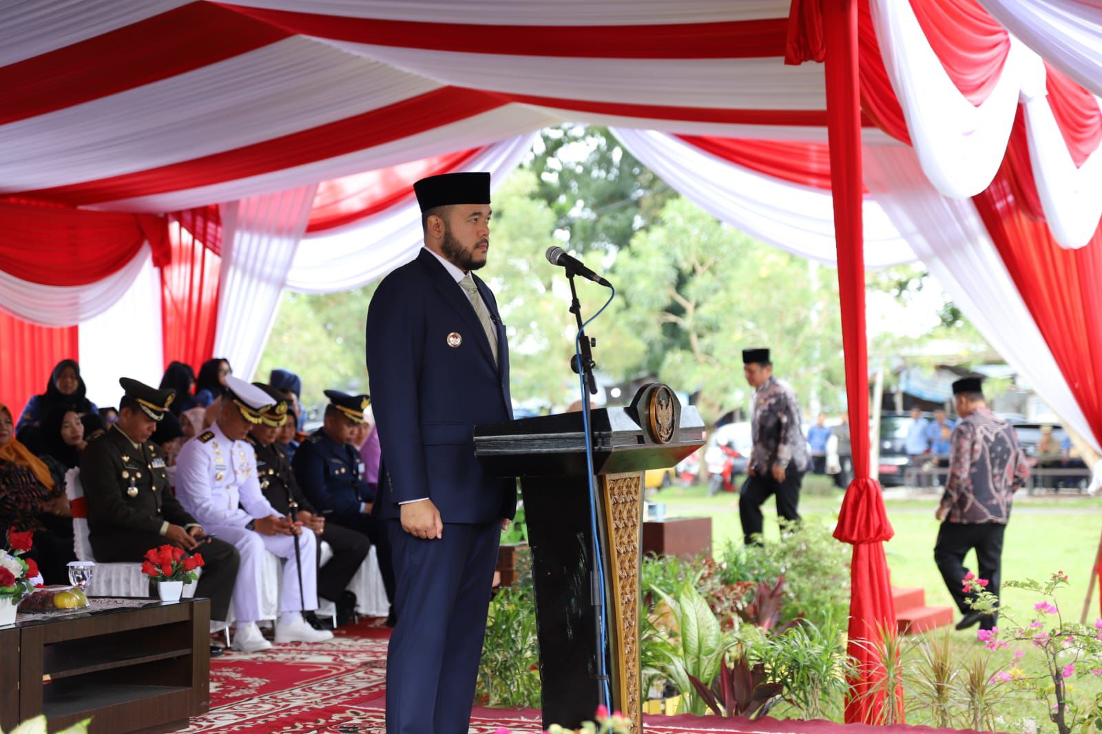 walikota-padang-bertindak-sebagai-pembina-upacara-peringatan-hari-pahlawan