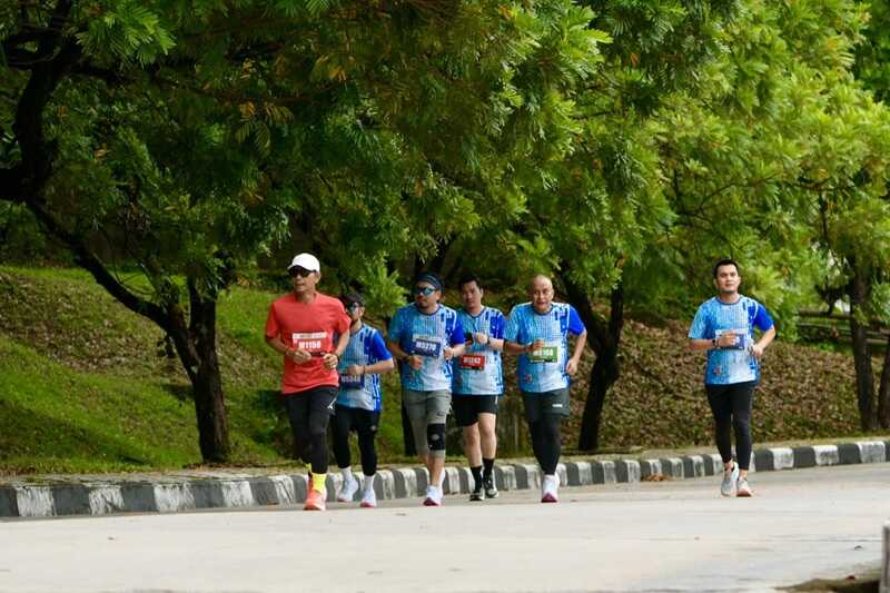 rute-menantang-berbalut-panorama-hijau-jadi-magnet-semen-padang-fun-run-2025