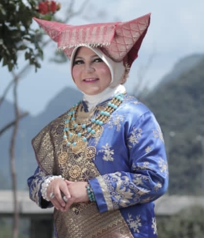 hj.-nevi-zuairina-bangga,-perempuan-minang-rahmah-el-yunusiyyah-dianugerahi-gelar-pahlawan-nasional