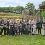 hj.-nevi-zuairina:-ayah-adalah-teladan-tangguh-dan-penopang-keluarga