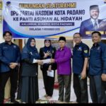 peringati-hut-ke-14,-nasdem-padang-serahkan-sembako-dan-santuni-puluhan-anak-yatim
