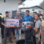legislator-rahmat-saleh-serahkan-mesin-tempel-untuk-nelayan-di-air-tawar-barat
