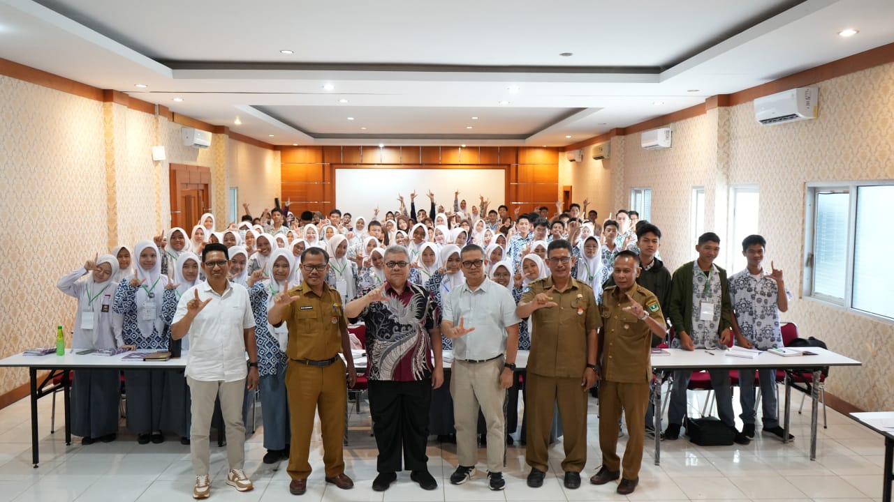 ketua-dprd-sumbar-komitmen-memperkuat-budaya-literasi-di-kalangan-pelajar-sumbar