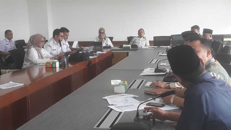 banggar-dprd-padang-tekan-defisit-rapbd-2026-dari-rp500-miliar-menjadi-rp20-miliar,-muharlion:-sudah-ada-jalan-terang