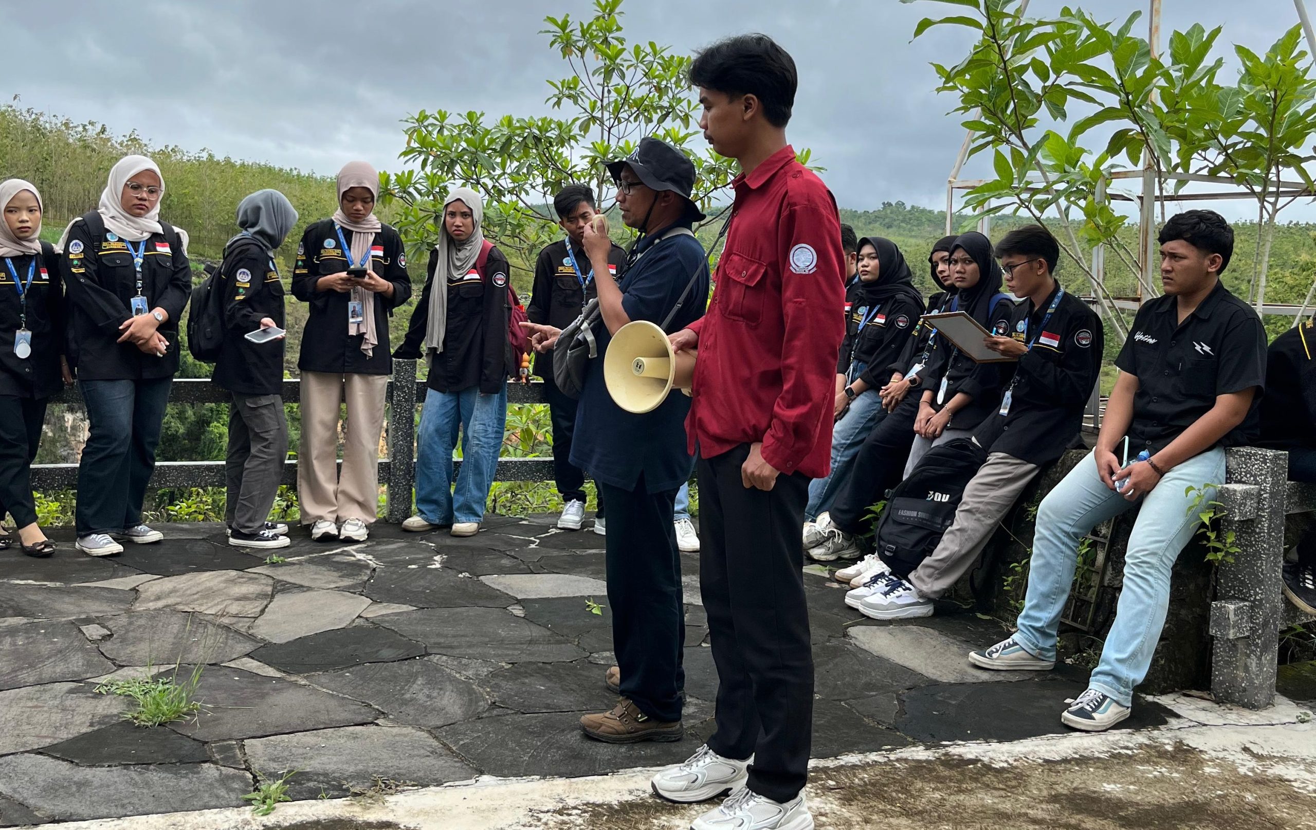 kkl-tematik-mahasiswa-geografi-unp,-observasi-pembelajaran-sejumlah-sekolah-di-yogyakarta