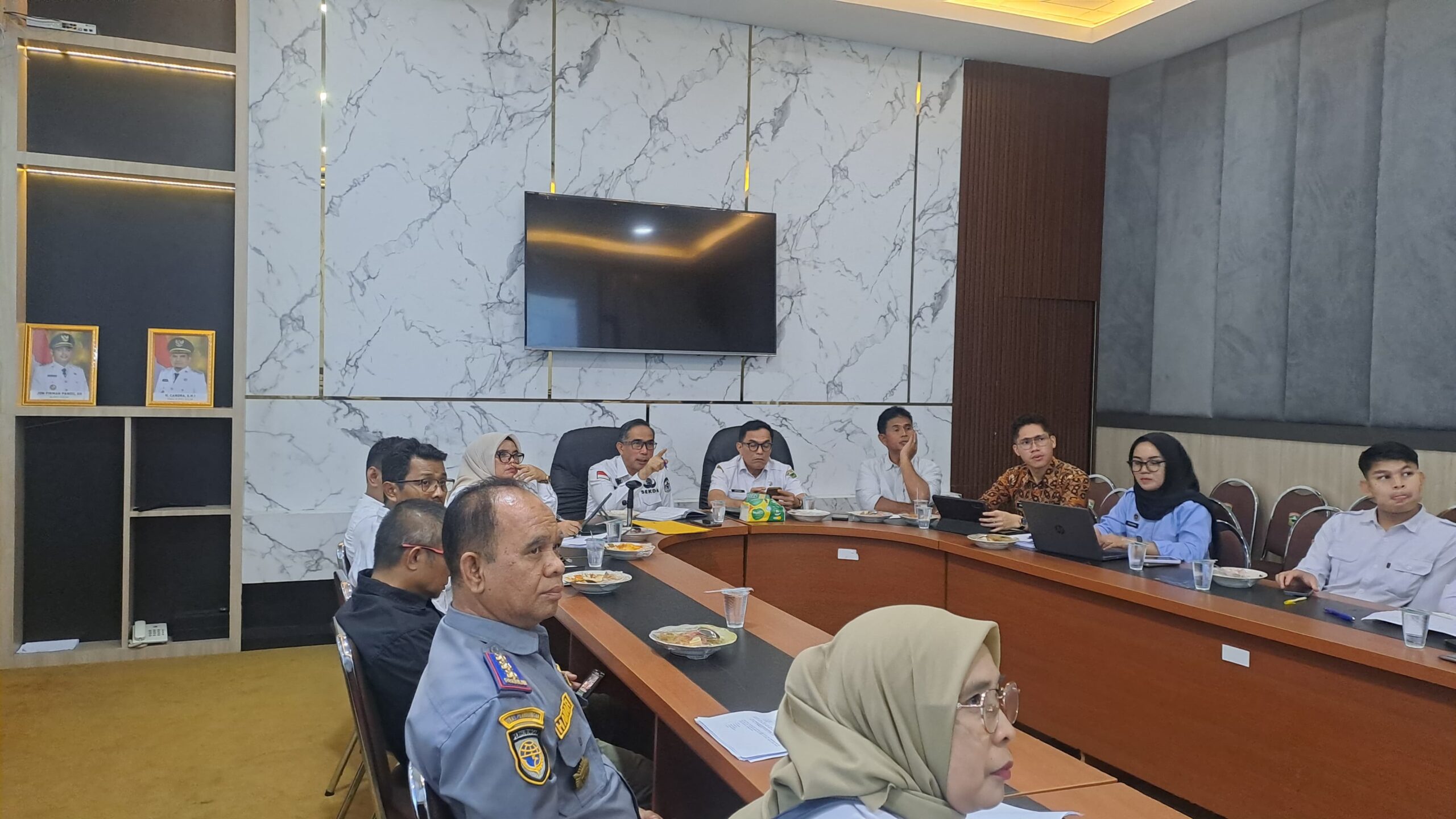 sekda-kabupaten-solok-pimpin-rapat-evaluasi-mbg