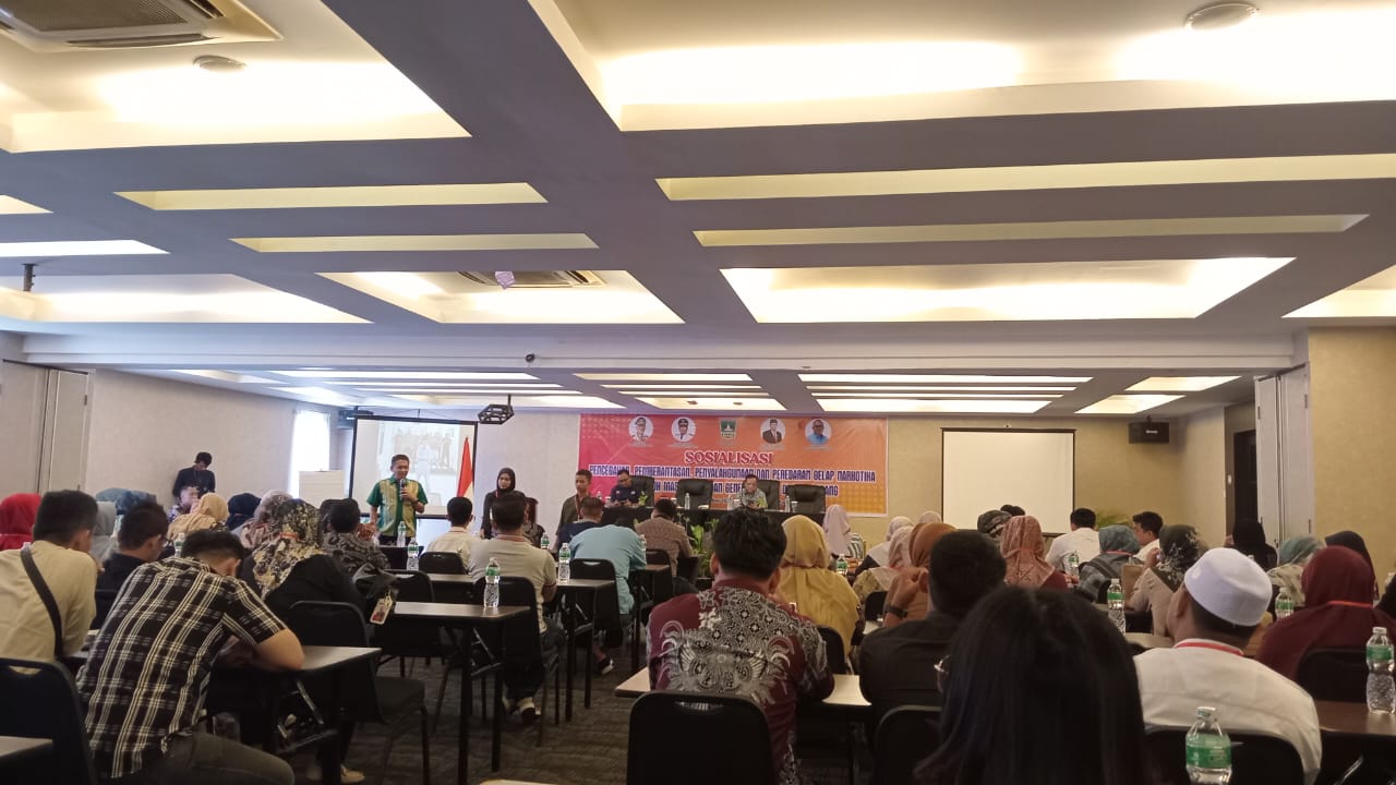 wakil-ketua-dprd-sumbar-evi-yandri-rajo-budiman-berikan-materi-bimtek-terkait-p4gn