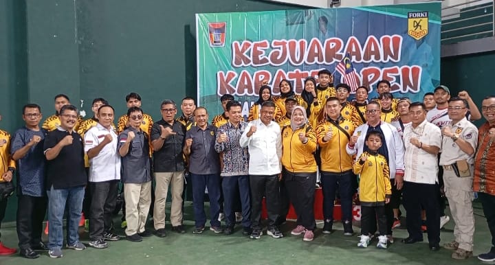 ketua-fraksi-gerindra-dprd-provinsi-sumbar-buka-kejuaraan-karate-terbuka-se-sumatera