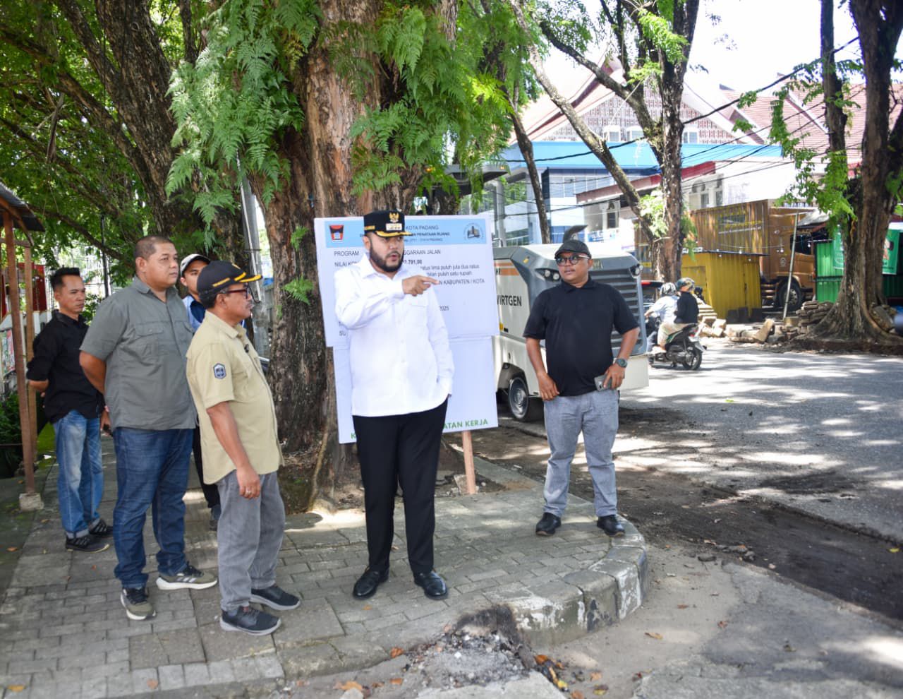 walikota-padang-tinjau-pengerjaan-overlay-jalan-kis-mangunsarkoro