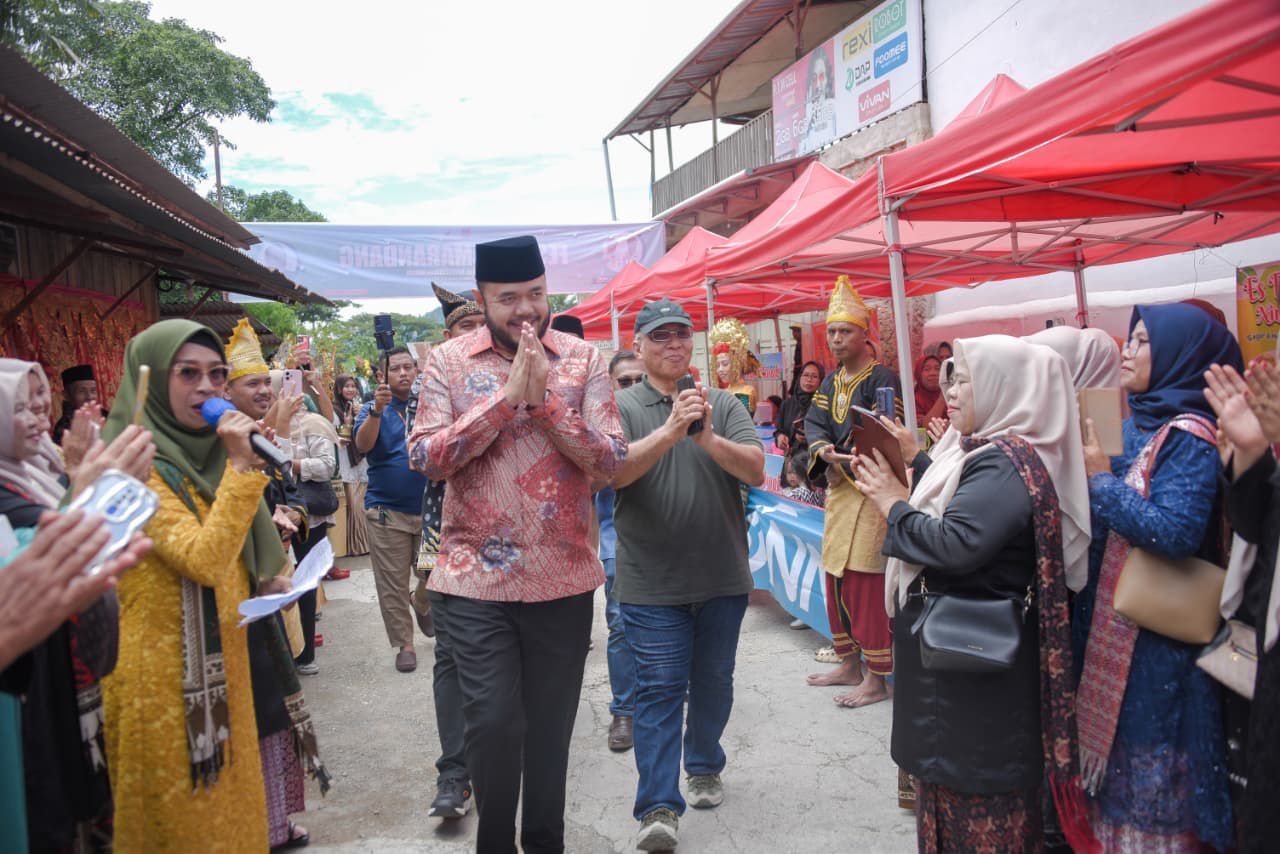 walikota-padang-hadiri-festival-marandang-di-kelurahan-tanjung-saba-pitameh-nan-xx