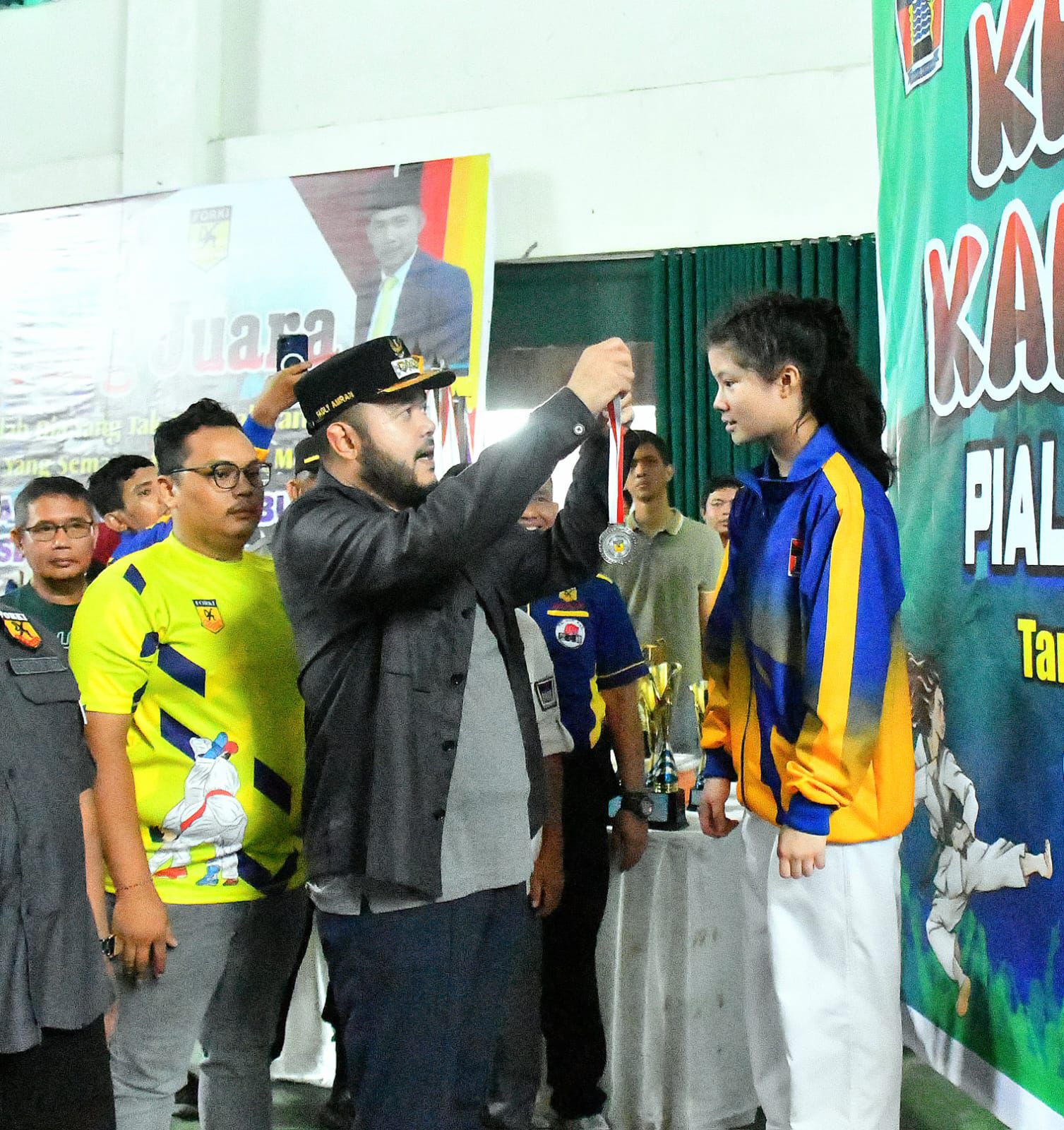 walikota-padang-resmi-tutup-kejuaraan-karate-open-piala-wali-kota-padang-2025