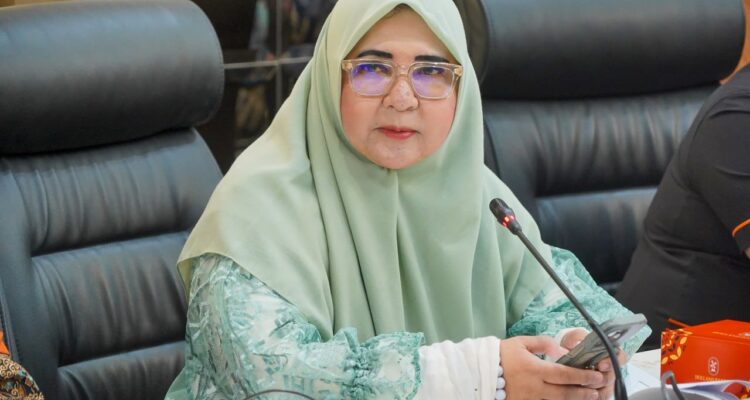 nevi-zuairina-terus-dukung-kegiatan-konstituennya-di-dapil-sumbar-ii