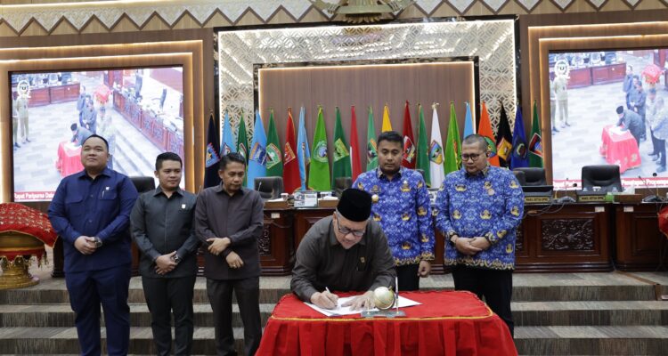 rapat-paripurna-dprd-sumbar-tetapkan-perda-apbd-2026-dan-susunan-opd