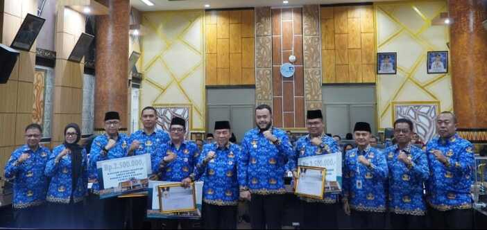 rapat-bulanan,-walikota-padang-evaluasi-kinerja-opd