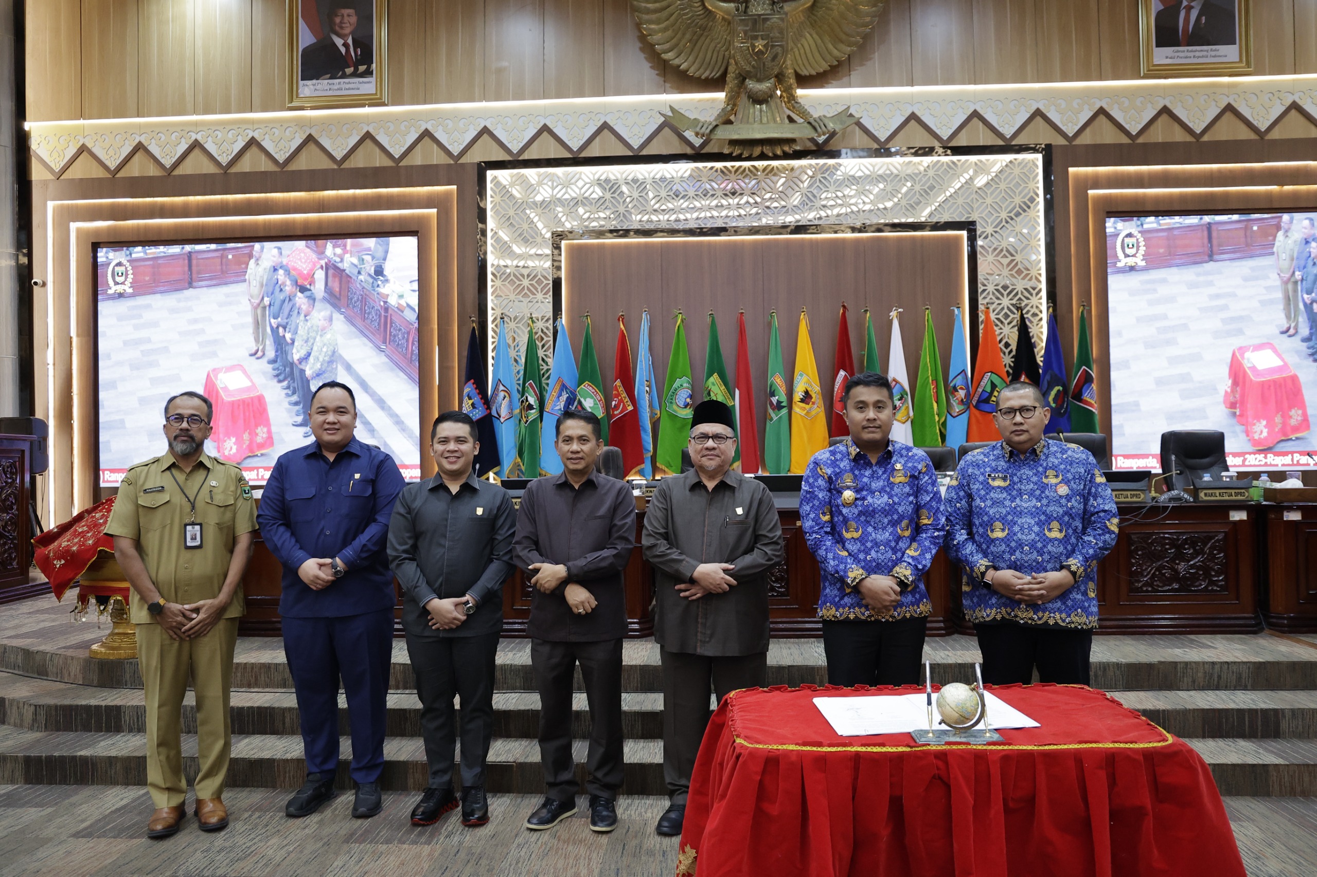 dprd-sumbar-tetapkan-propemperda-tahun-2026-dan-dua-perda