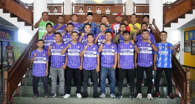 tim-sepakbola-pgri-kota-pariaman-ikuti-kompetisi-pgri-cup-di-kabupaten-solok