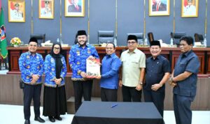 dprd-kota-padang-tetapkan-perda-pengelolaan-aset-dan-susunan-perangkat-daerah