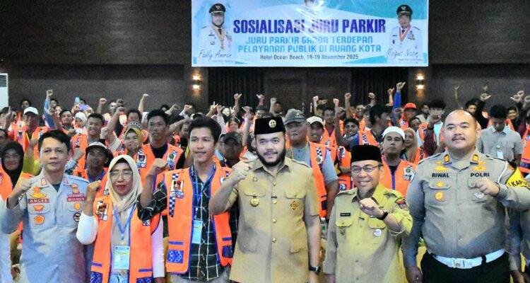 walikota-fadly-amran-buka-secara-resmi-kegiatan-sosialisasi-juru-parkir-kota-padang